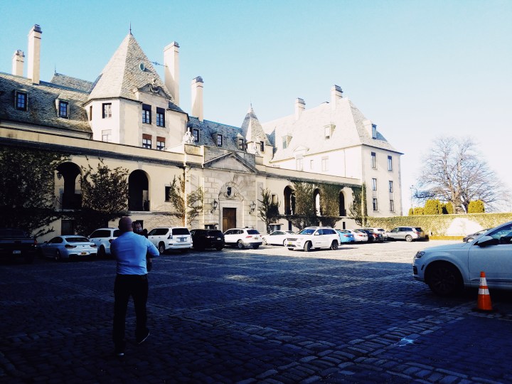 Photo showcasing the Gatsby themed architecture of Oheka Castle 