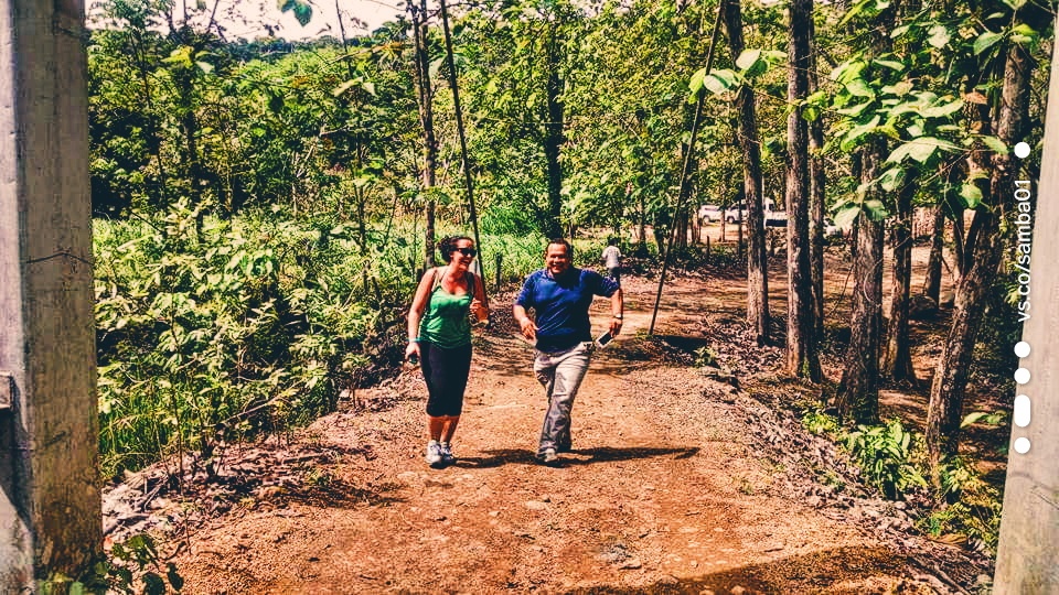 A couple hiking in Jaco, Costa Rica