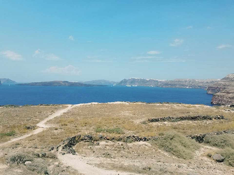 A photo of the cliffs overlooking the ocean in Santorini