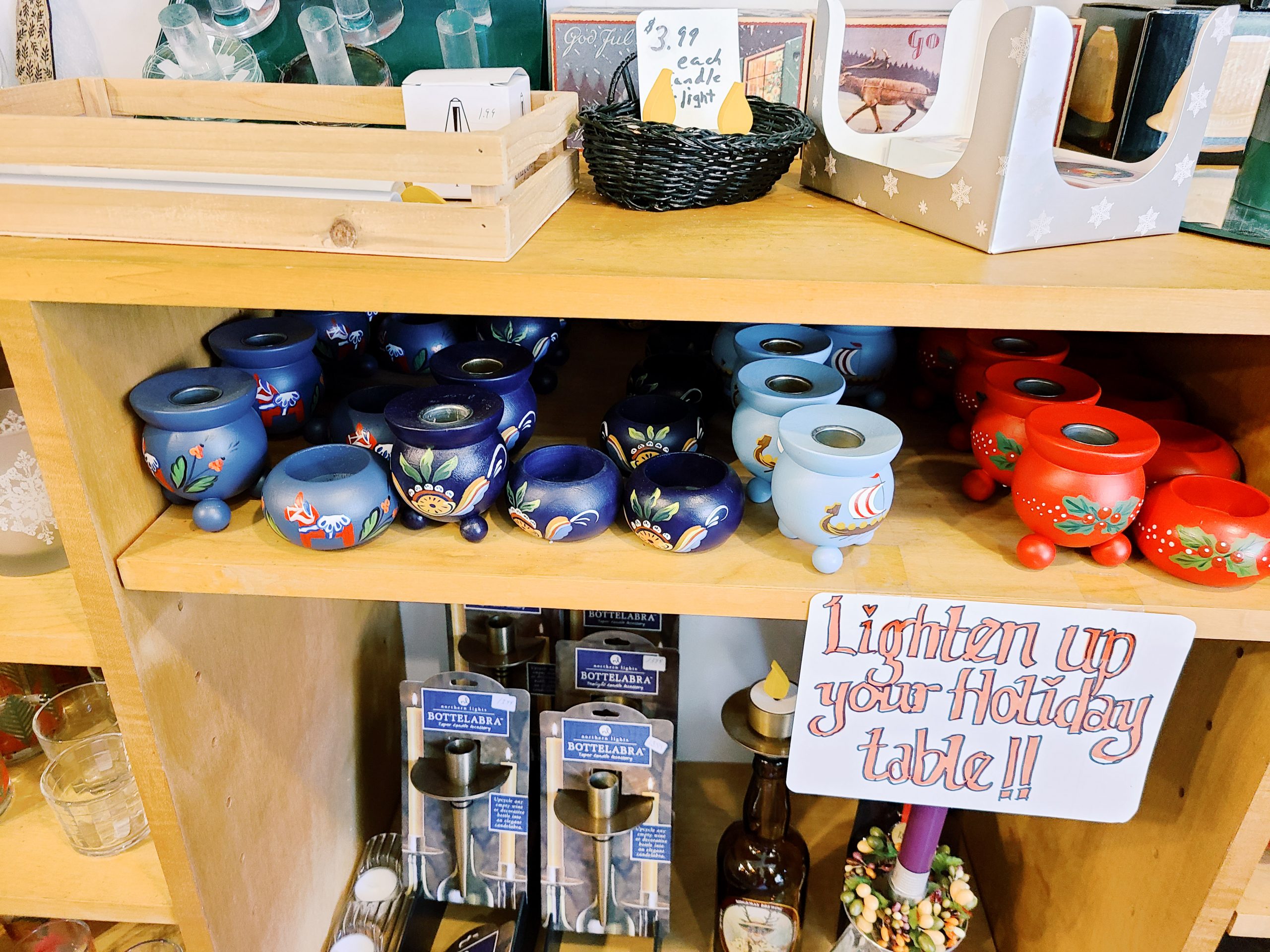 A shelf of souvenirs and gifts at Bestemors