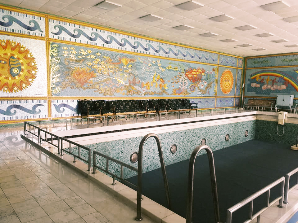 Tour of the Ceausescu mansion: The pool