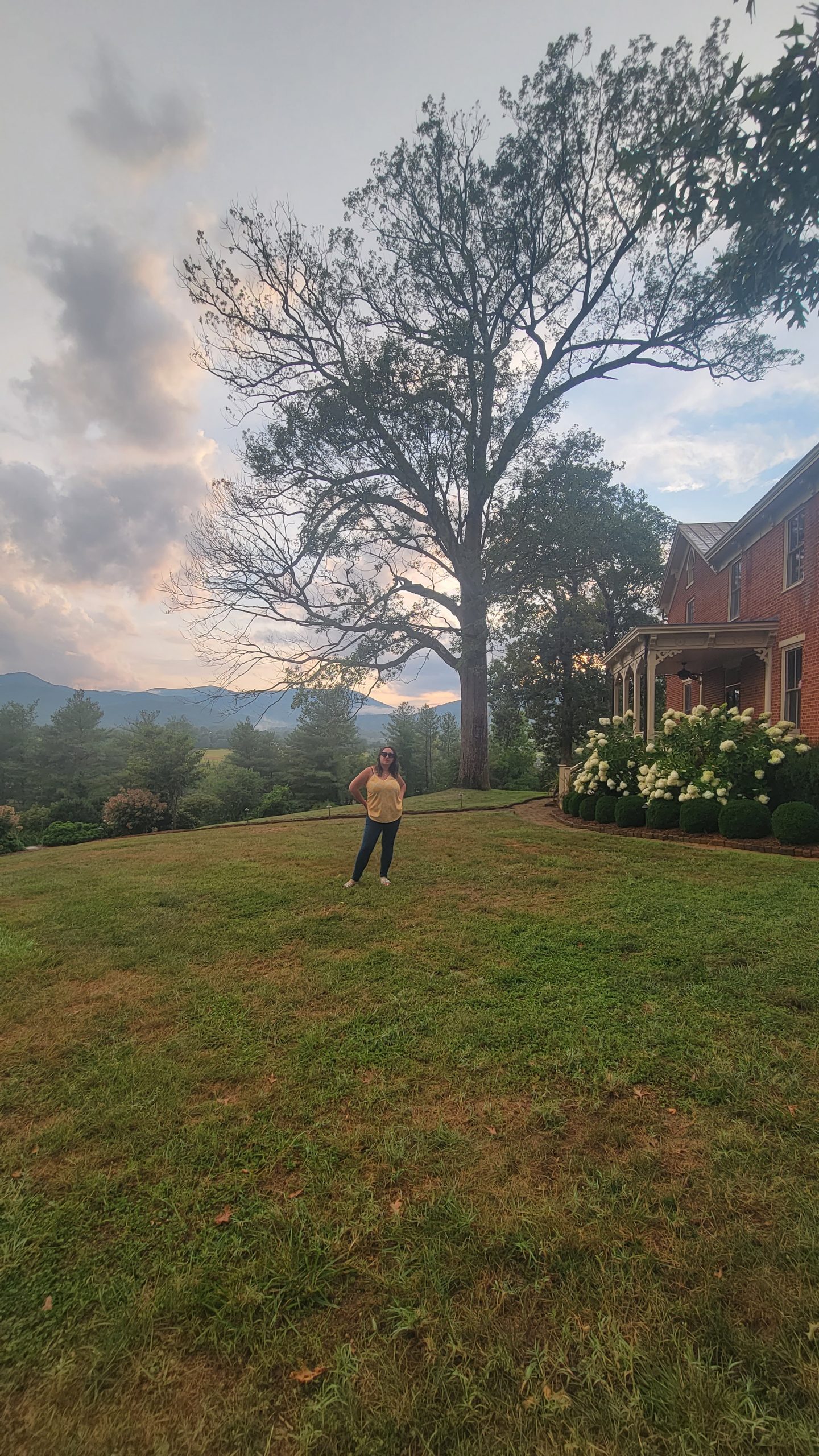 Beautiful grounds at the Inn at Mount Vernon Farm